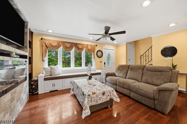 52 Barbara Dr, Pompton Lakes Boro, NJ 07442