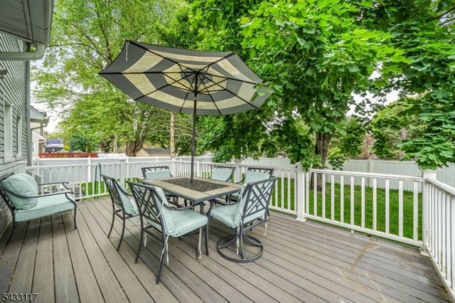 52 Barbara Dr, Pompton Lakes Boro, NJ 07442