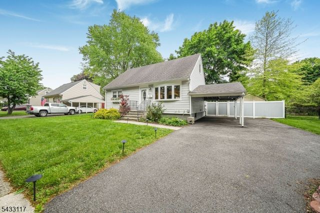 52 Barbara Dr, Pompton Lakes Boro, NJ 07442