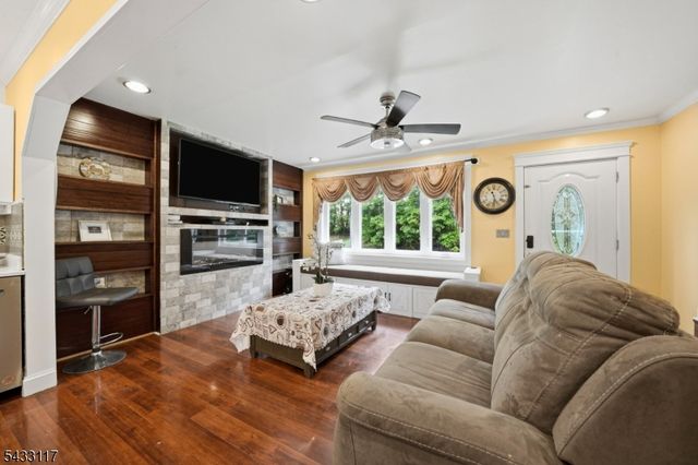 52 Barbara Dr, Pompton Lakes Boro, NJ 07442
