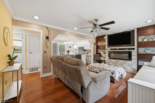 52 Barbara Dr, Pompton Lakes Boro, NJ 07442