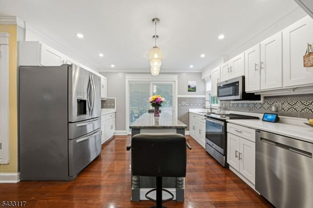 52 Barbara Dr, Pompton Lakes Boro, NJ 07442