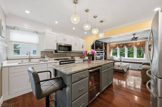52 Barbara Dr, Pompton Lakes Boro, NJ 07442