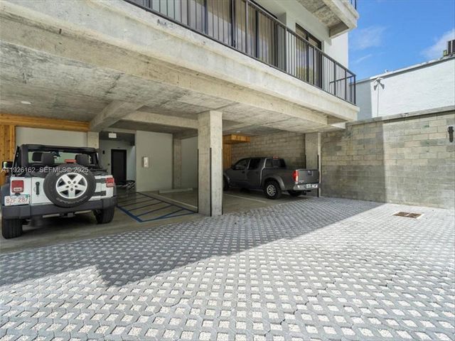 1053 NW 29th Street, Miami, FL 33127