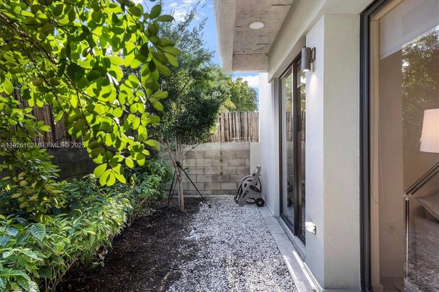 1053 NW 29th Street, Miami, FL 33127