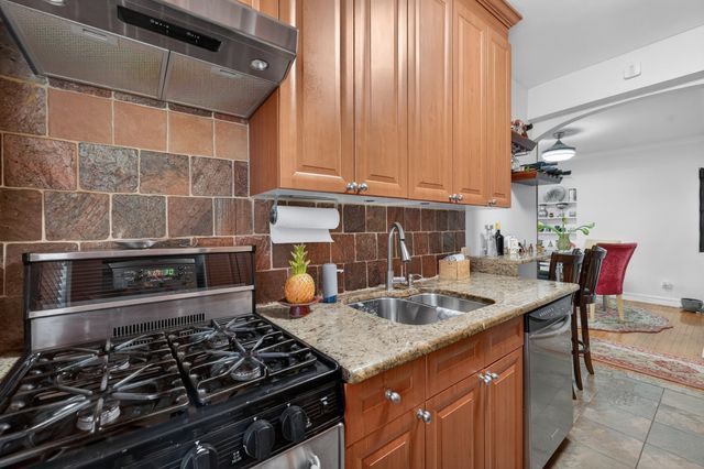 3535 75th St Apt 524, New York City, NY 11372
