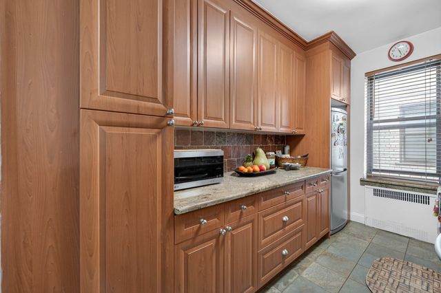 3535 75th St Apt 524, New York City, NY 11372