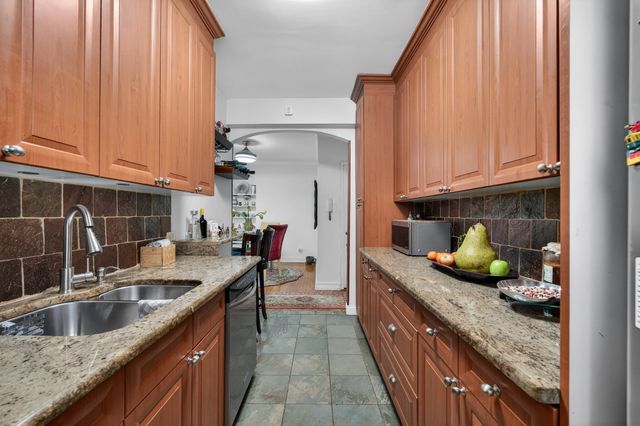 3535 75th St Apt 524, New York City, NY 11372