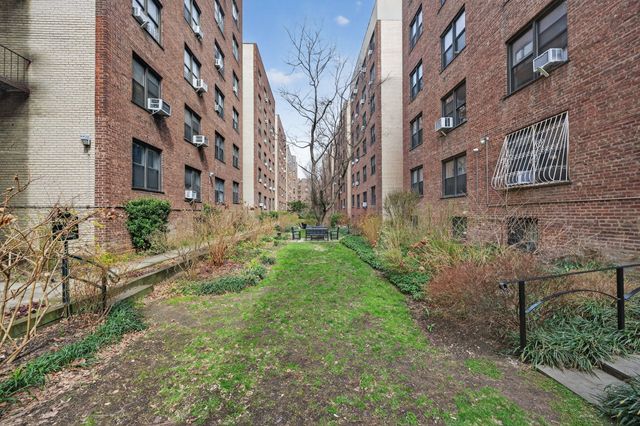 3535 75th St Apt 524, New York City, NY 11372