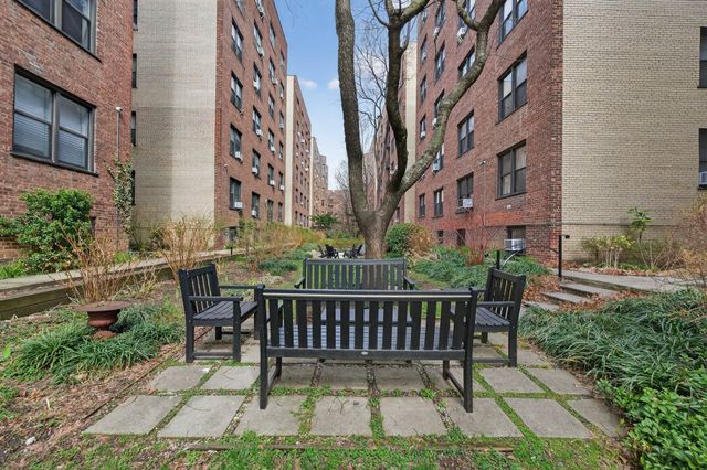 3535 75th St Apt 524, New York City, NY 11372