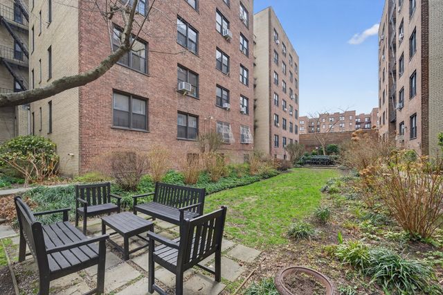 3535 75th St Apt 524, New York City, NY 11372
