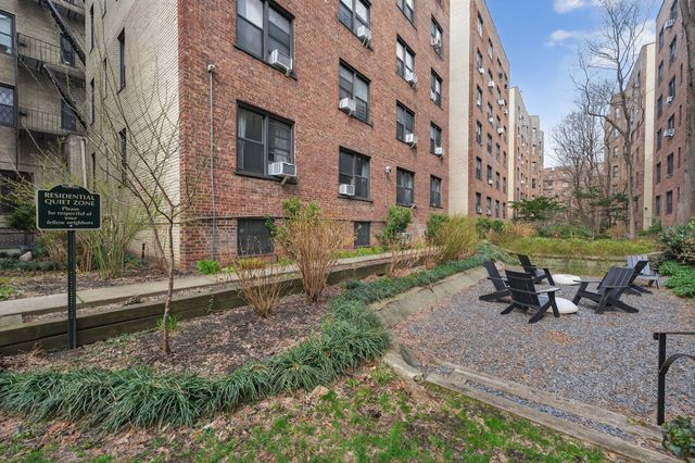 3535 75th St Apt 524, New York City, NY 11372