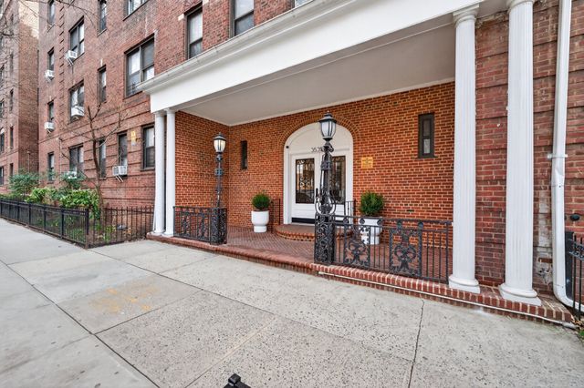 3535 75th St Apt 524, New York City, NY 11372