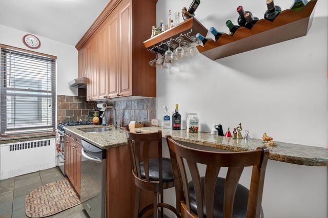 3535 75th St Apt 524, New York City, NY 11372