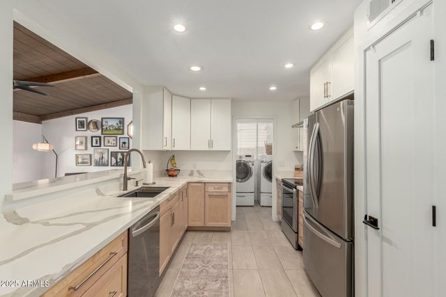 19634 N 12TH Place, Phoenix, AZ 85024