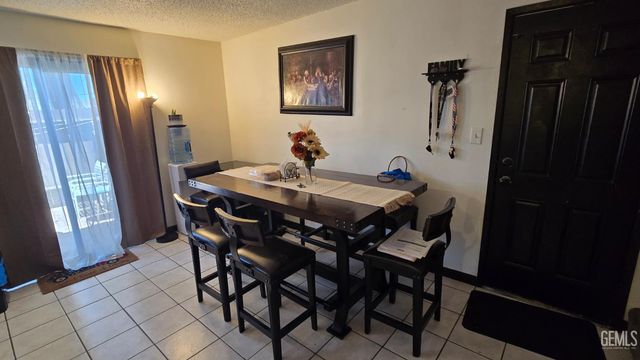 6021 Almendra Avenue C, Bakersfield, CA 93309