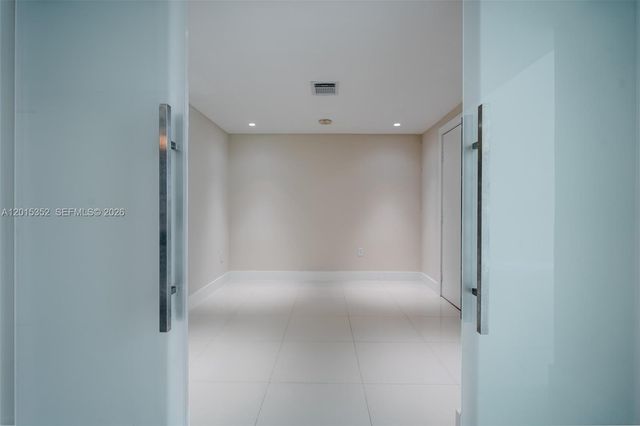 900 Biscayne Blvd 1707, Miami, FL 33132