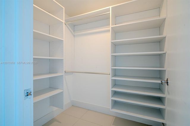 900 Biscayne Blvd 1707, Miami, FL 33132