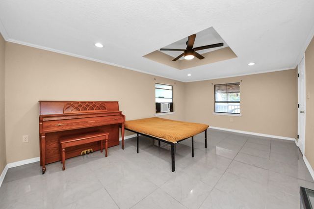 73 County Road 3401, Cleveland, TX 77327