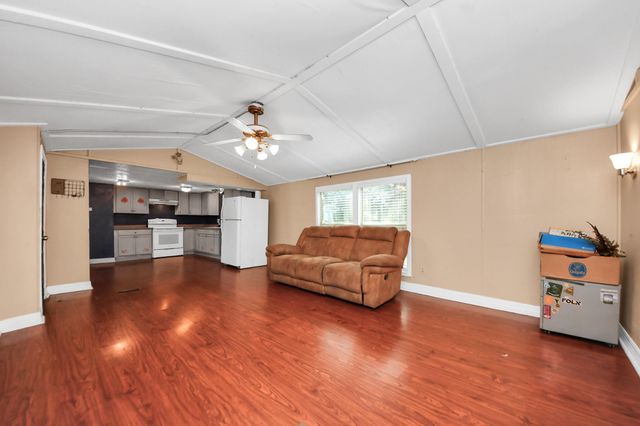 73 County Road 3401, Cleveland, TX 77327