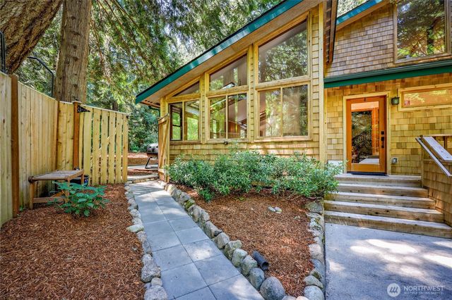 13193 N Madison Avenue NE, Bainbridge Island, WA 98110