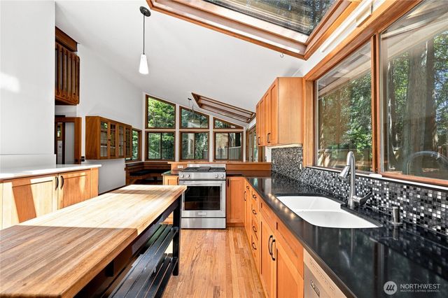13193 N Madison Avenue NE, Bainbridge Island, WA 98110