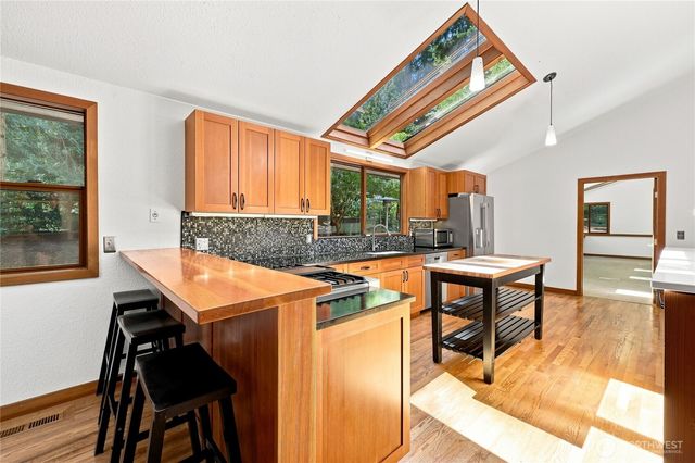 13193 N Madison Avenue NE, Bainbridge Island, WA 98110
