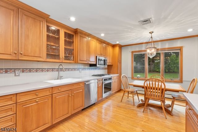 13 Harvard St, Summit City, NJ 07901