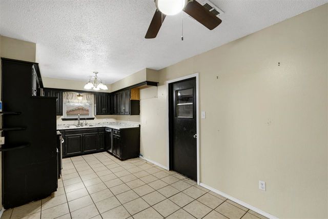 815 NW 49th St, Lawton, OK 73505