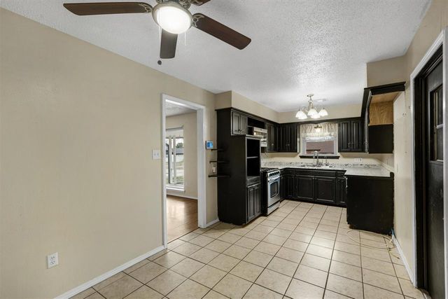 815 NW 49th St, Lawton, OK 73505