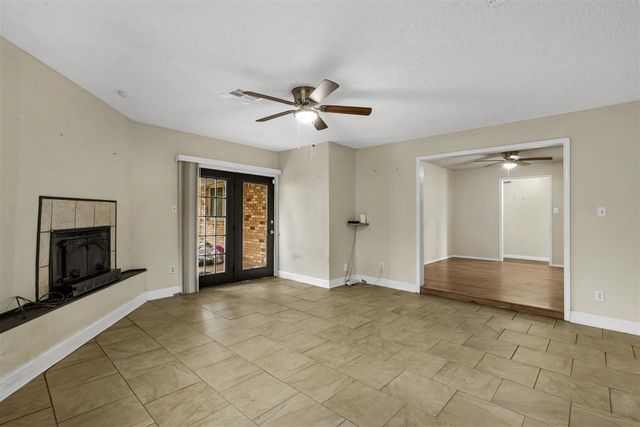 815 NW 49th St, Lawton, OK 73505