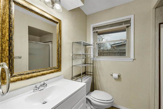 815 NW 49th St, Lawton, OK 73505