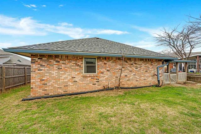 815 NW 49th St, Lawton, OK 73505