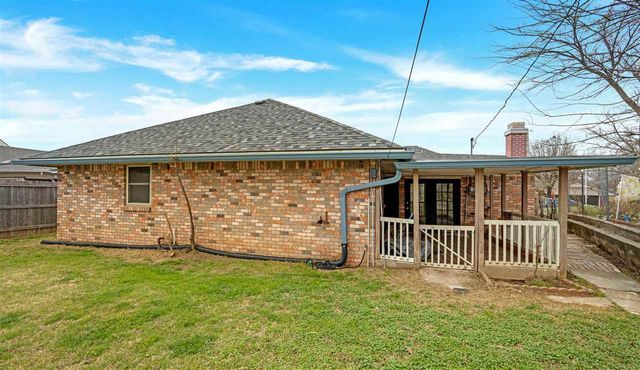 815 NW 49th St, Lawton, OK 73505