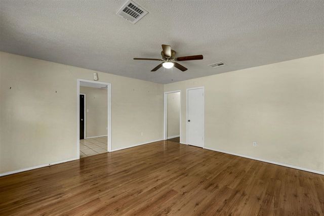 815 NW 49th St, Lawton, OK 73505