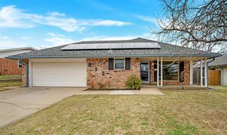 815 NW 49th St, Lawton, OK 73505