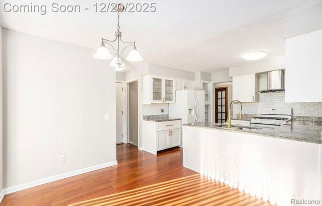 5055 Scarsdale Drive, Sterling Heights, MI 48310