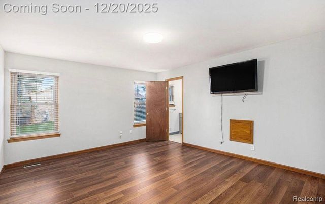 5055 Scarsdale Drive, Sterling Heights, MI 48310