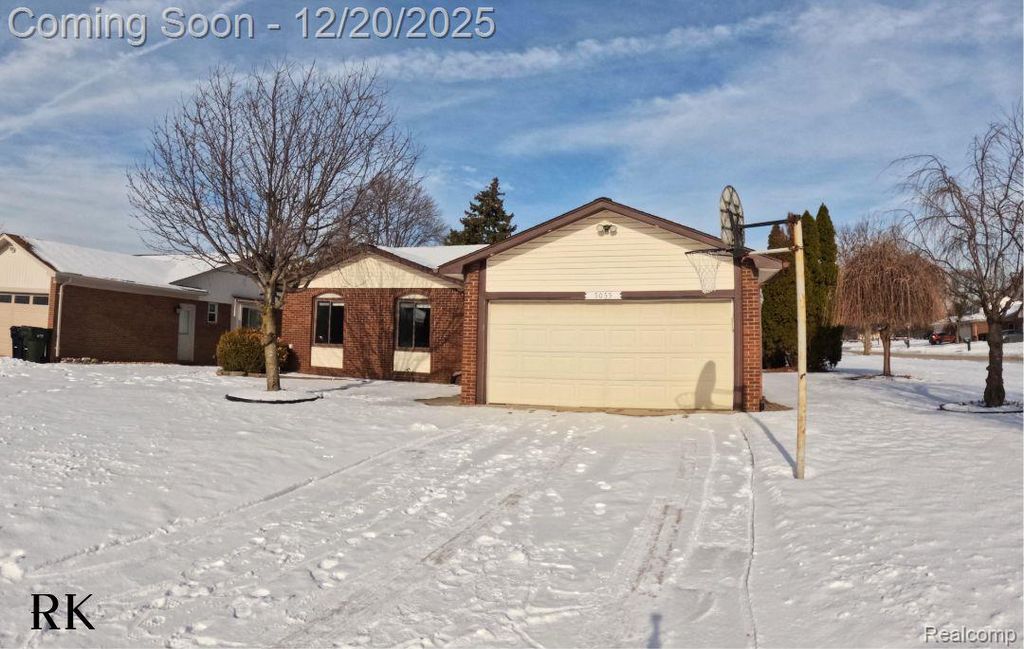 5055 Scarsdale Drive, Sterling Heights, MI 48310