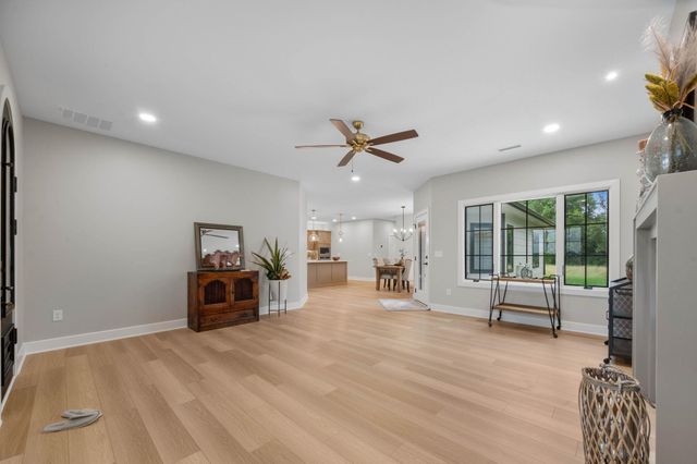 6134 N Hiebert Dr, Park City, KS 67219