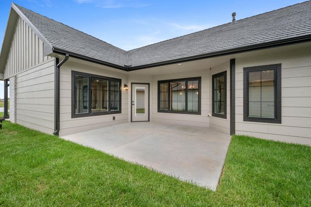 6134 N Hiebert Dr, Park City, KS 67219