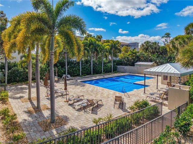 6072 Forest Villas CIR, Fort Myers, FL 33908