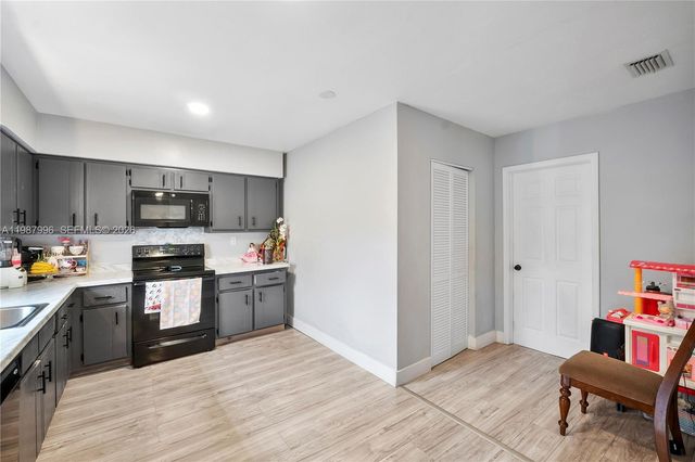 6320 Sherman St, Hollywood, FL 33024