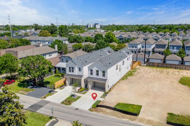 710 Waverly Street D, Houston, TX 77007