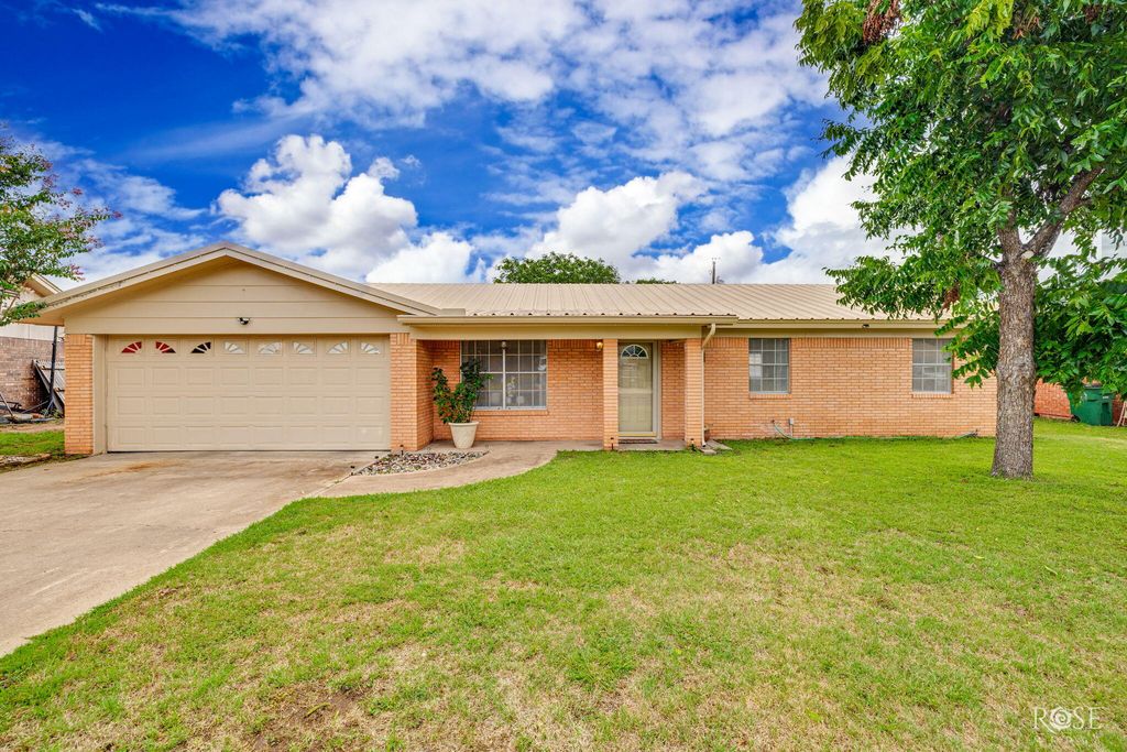 Image 1 of property listing at 2726 Erline Drive, San Angelo, TX 76901