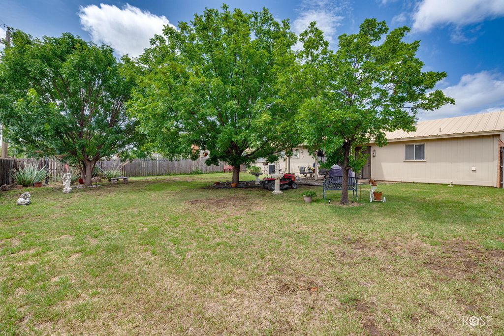 Image 19 of property listing at 2726 Erline Drive, San Angelo, TX 76901