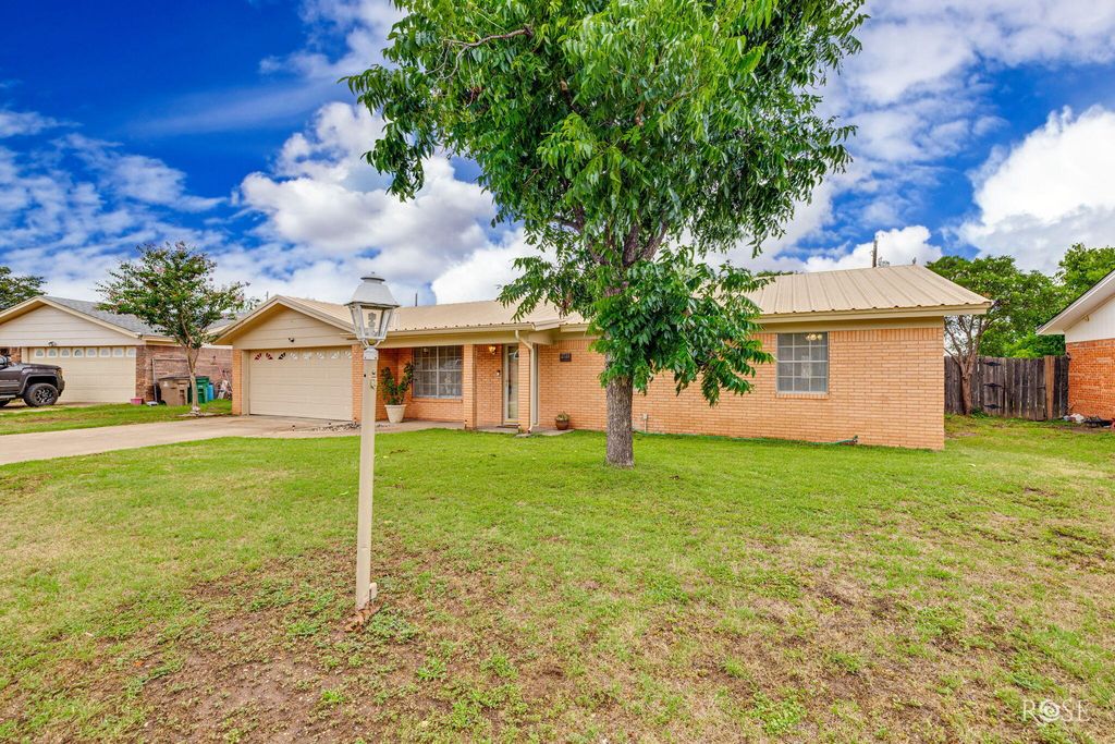 Image 3 of property listing at 2726 Erline Drive, San Angelo, TX 76901