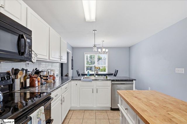 305 Golden Leaf Lane, Simpsonville, SC 29681