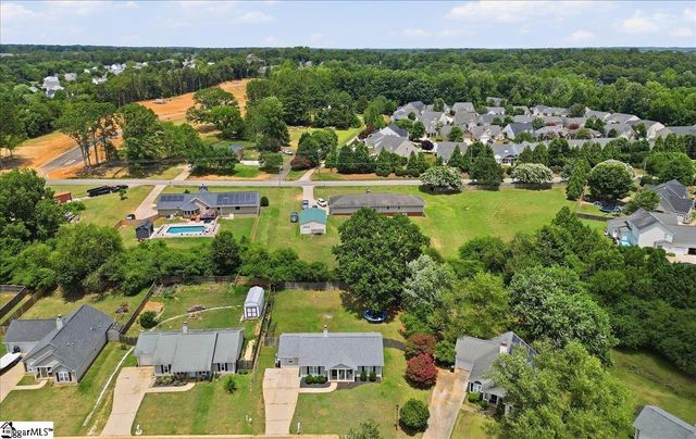 305 Golden Leaf Lane, Simpsonville, SC 29681
