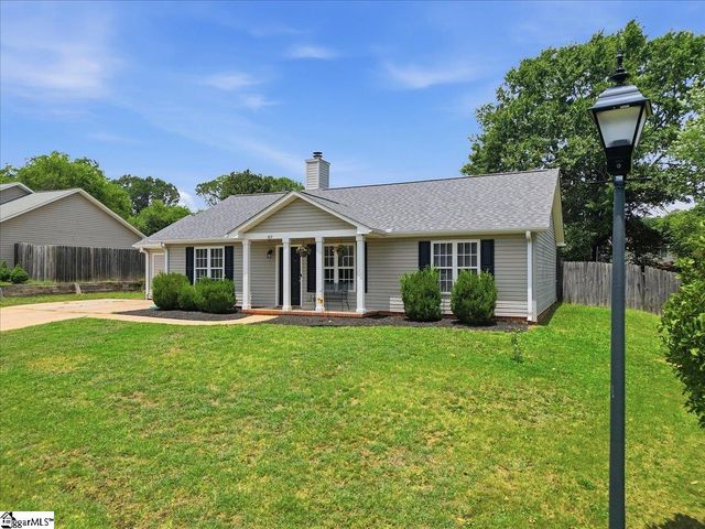 305 Golden Leaf Lane, Simpsonville, SC 29681